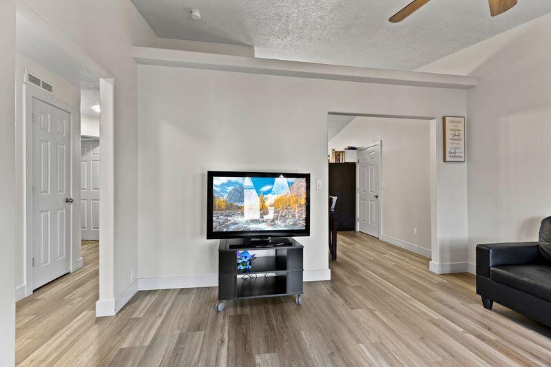 TWIN PALMS - Residential Income