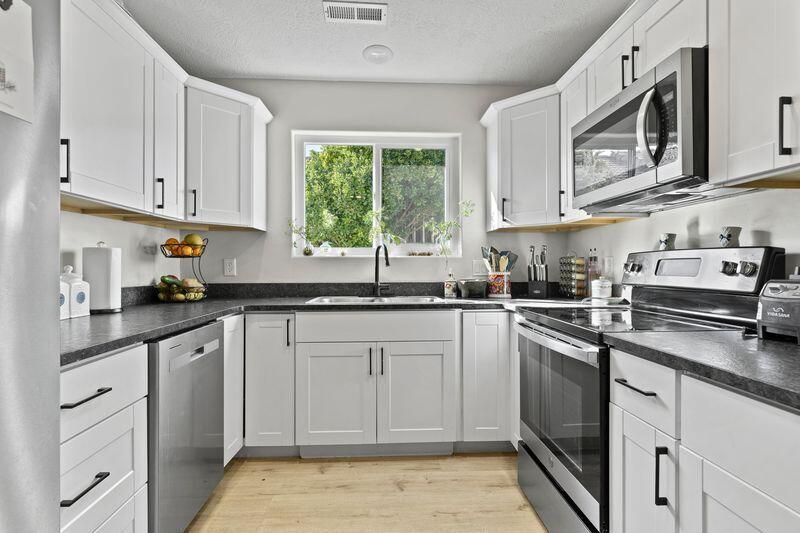 TWIN PALMS - Residential Income