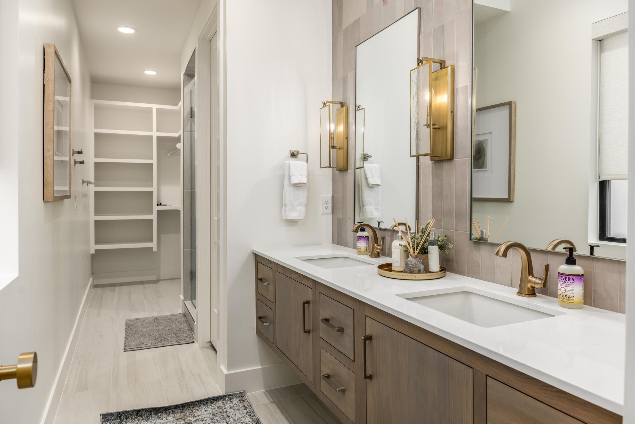 DESERT COLOR RESORT - Residential