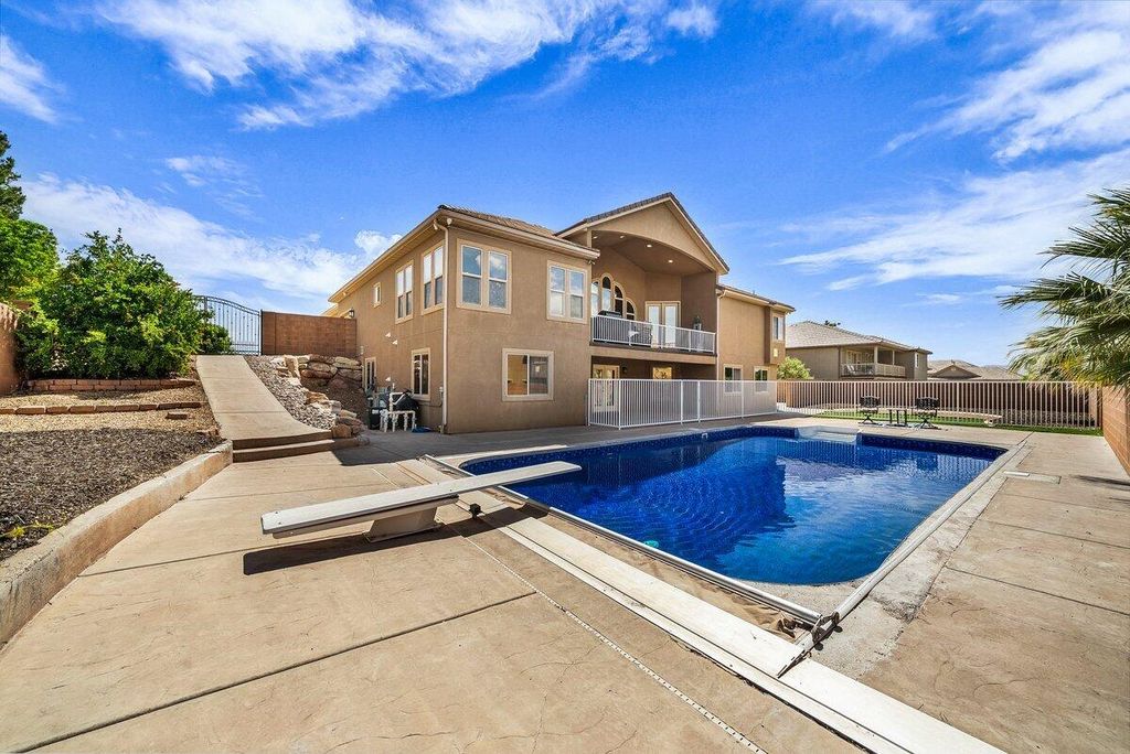 Photo of 2516 S 2350 ST E, Saint George, UT 84790 (MLS # 26-271608)