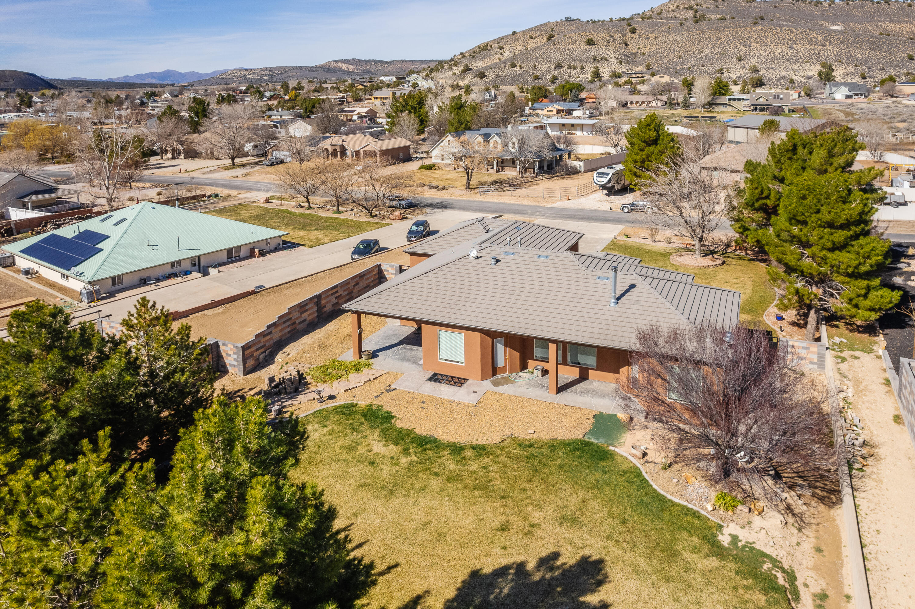 DIAMOND VALLEY ACRES - Residential
