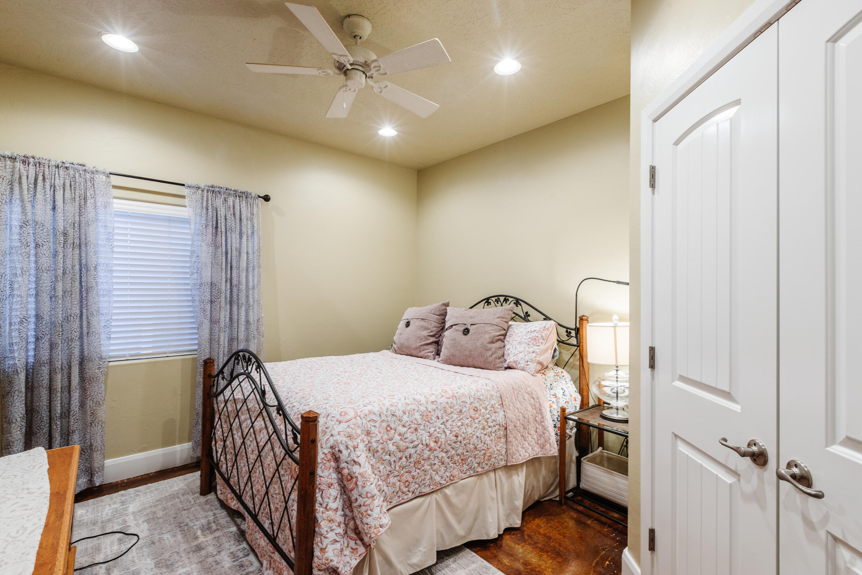 DIAMOND VALLEY ACRES - Residential