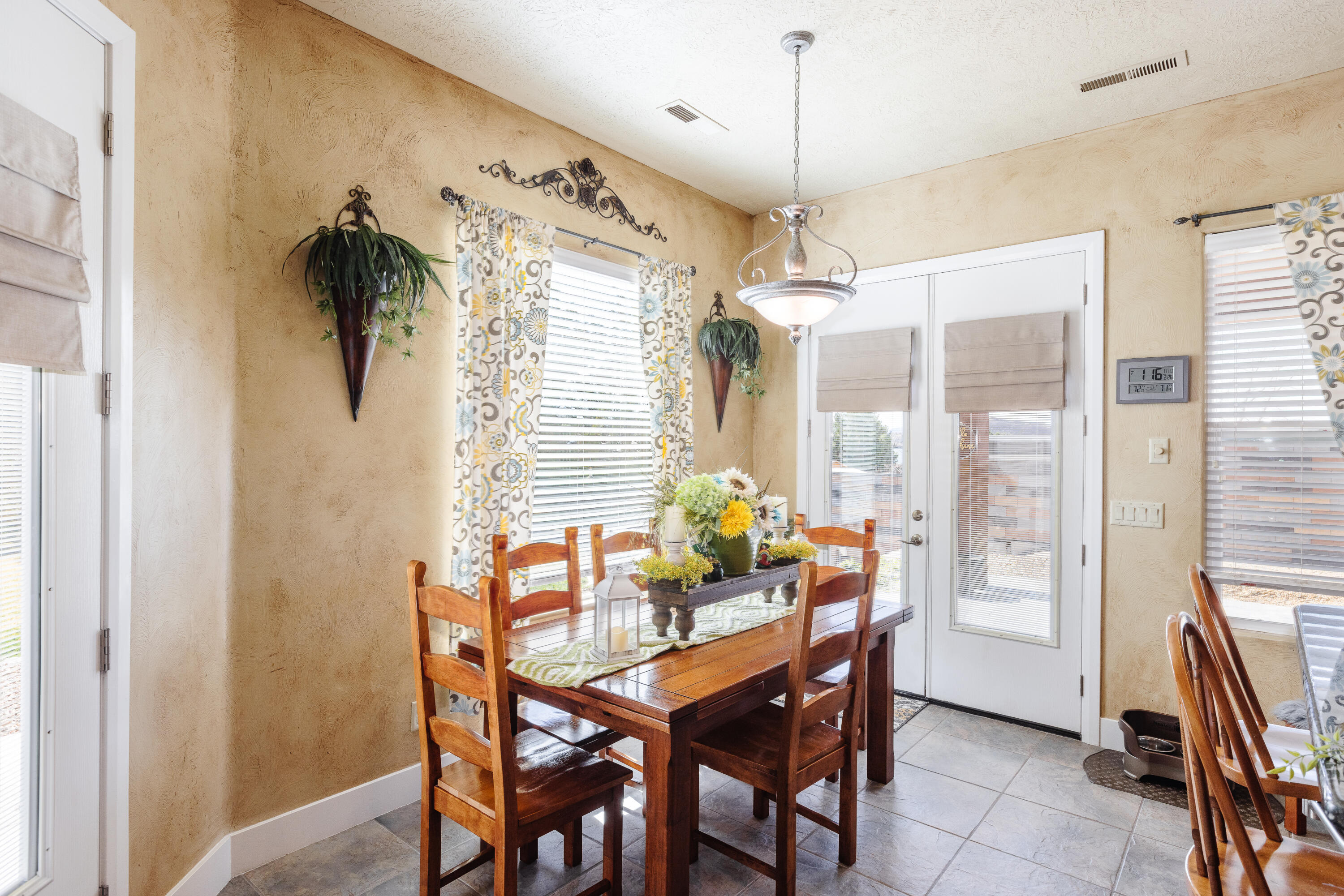 DIAMOND VALLEY ACRES - Residential