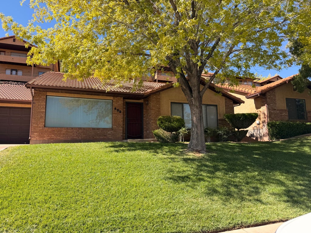 Photo of 489 N Ridgeview DR, Saint George, UT 84770 (MLS # 26-276690)