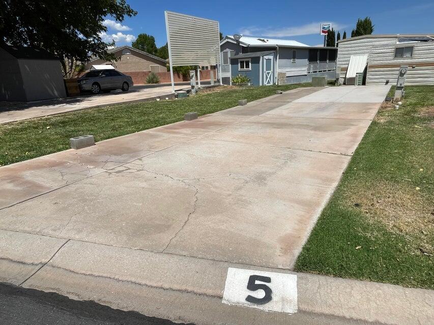 CANYON BREEZE RV RESORT - Land