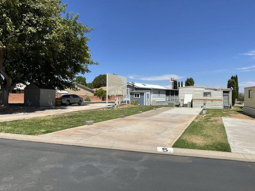 CANYON BREEZE RV RESORT - Land