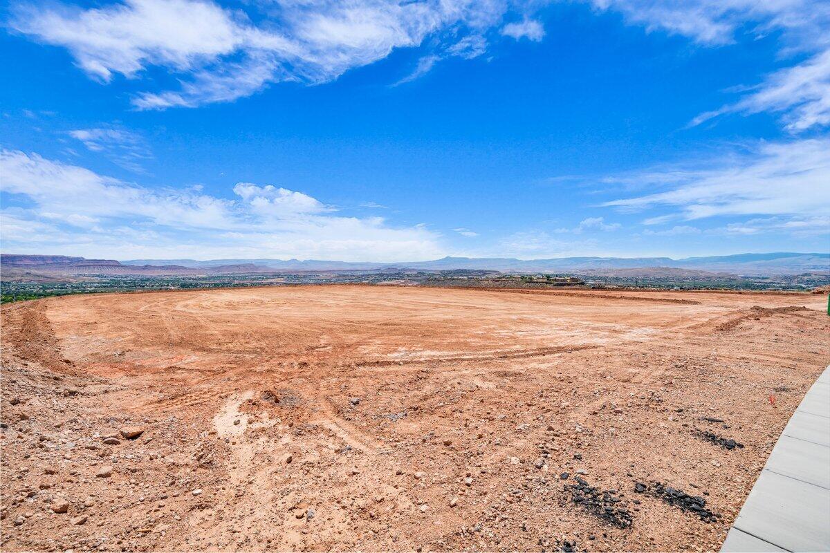 GRAND HEIGHTS - Land