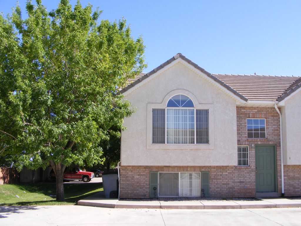 Photo of 664 N 2720 E, Saint George, UT 84790 (MLS # 26-271831)