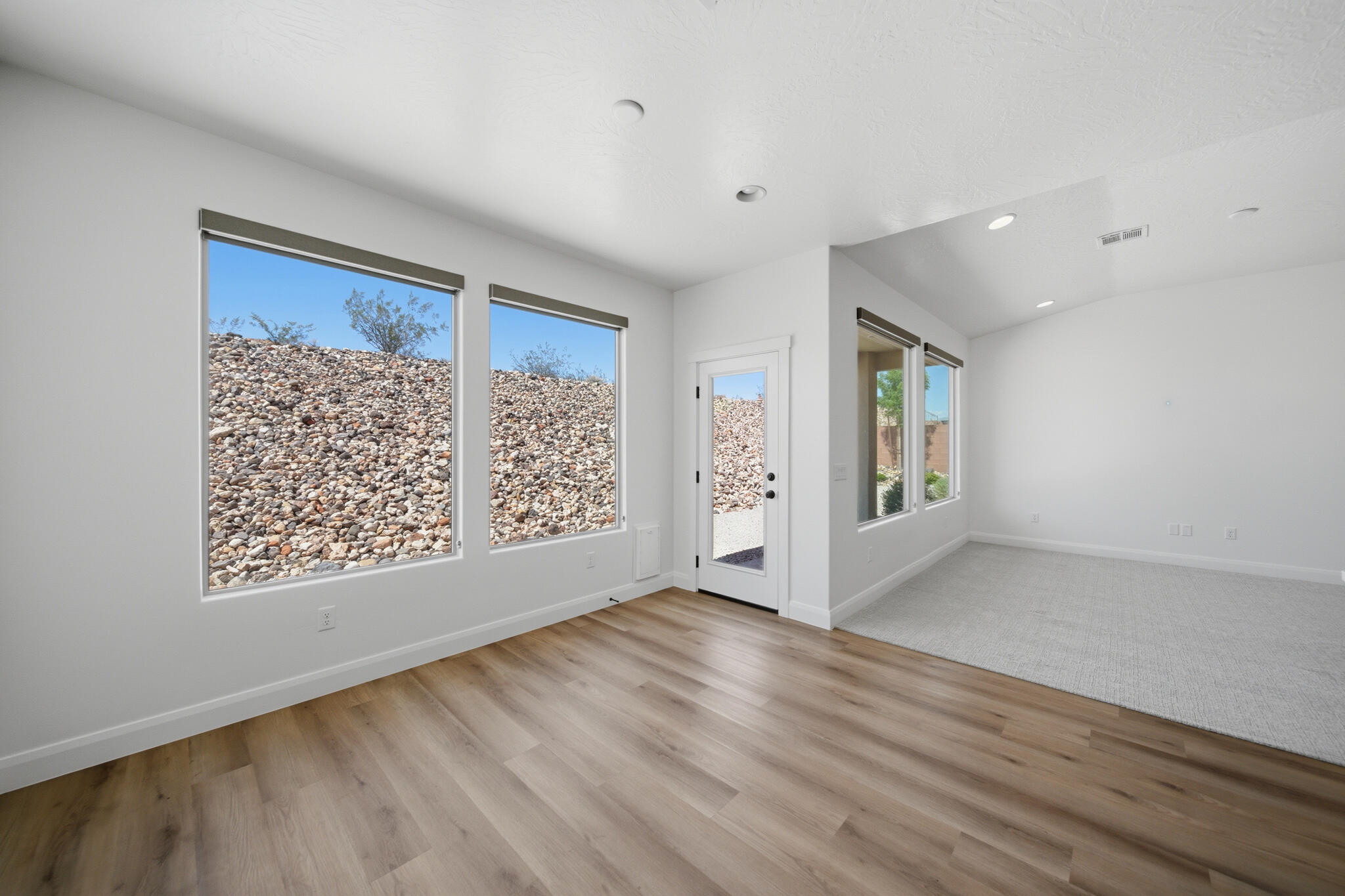 DESERT VISTA - Residential