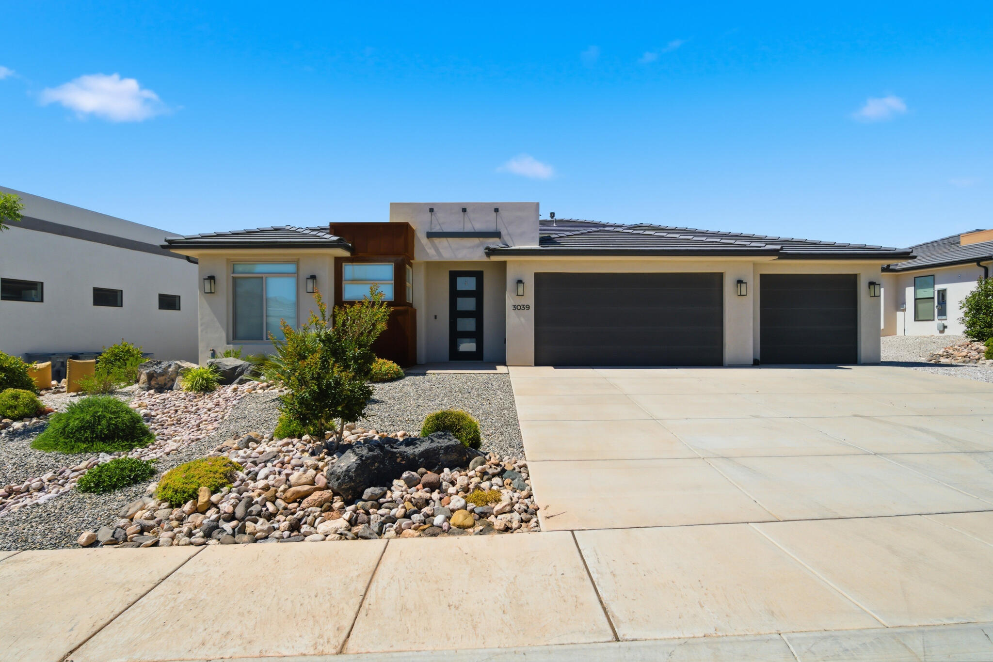 DESERT VISTA - Residential