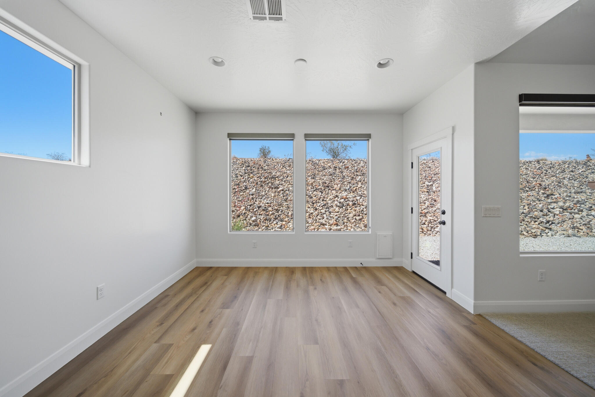DESERT VISTA - Residential