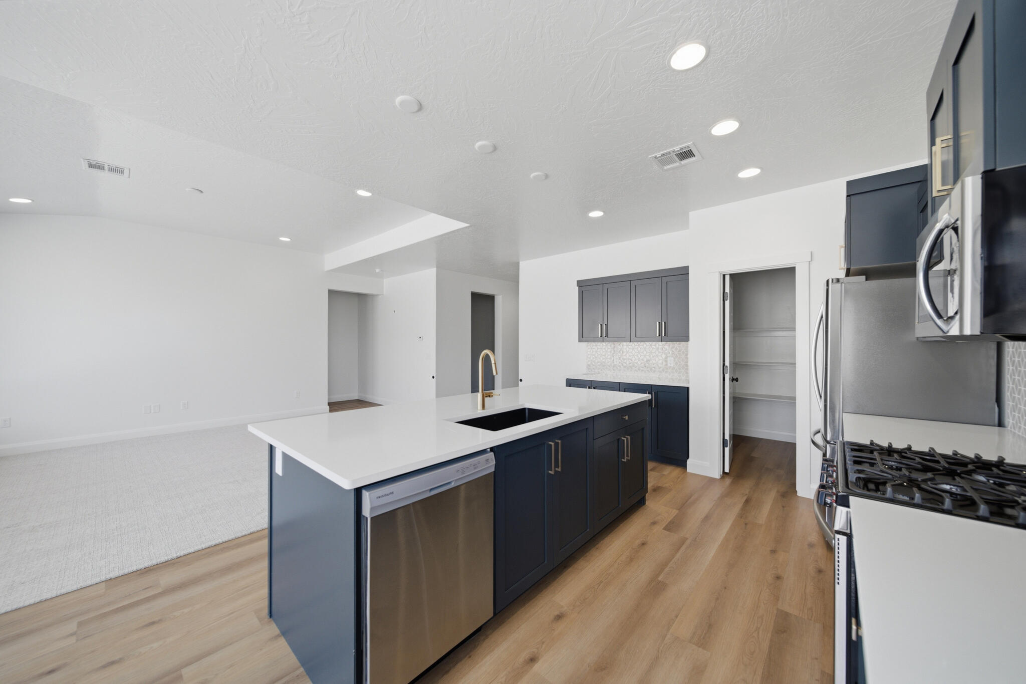 DESERT VISTA - Residential
