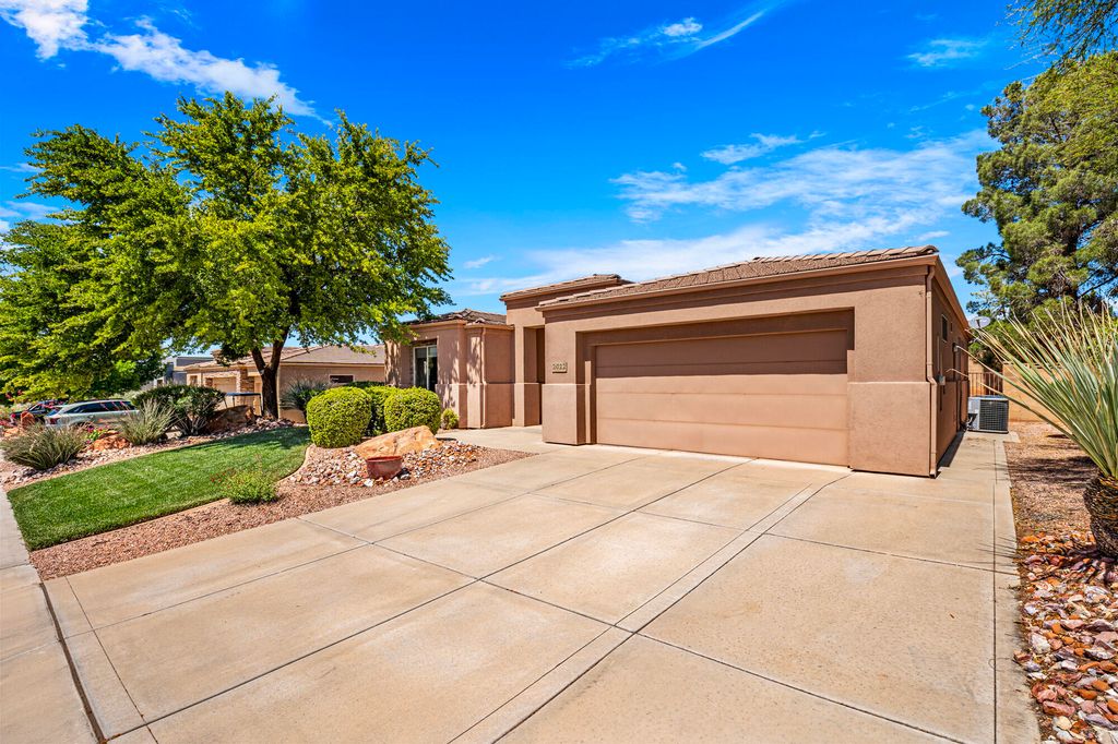 Photo of 2022 W 1940 N, Saint George, UT 84770 (MLS # 26-271500)