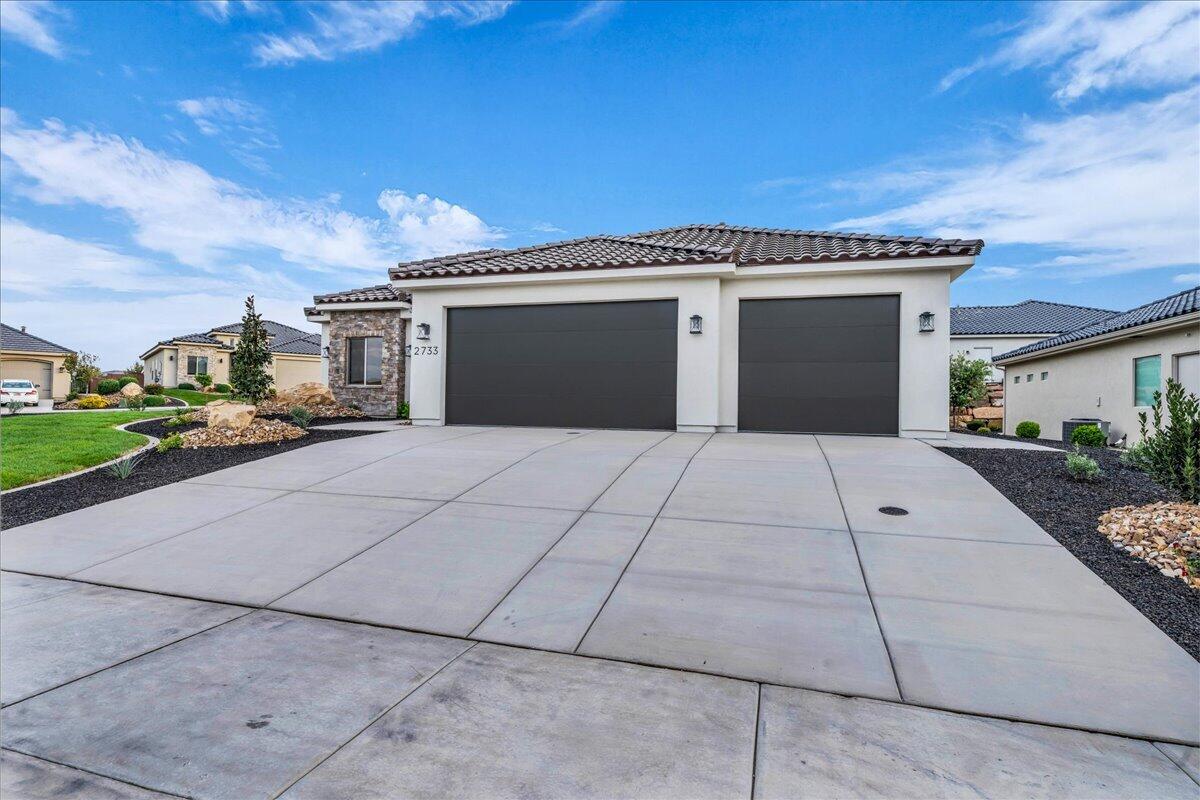 VARANO VISTAS AT DIVARIO - Residential