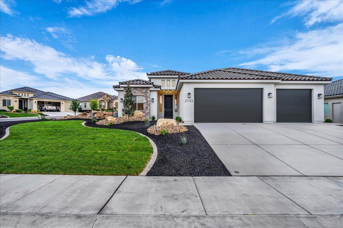 VARANO VISTAS AT DIVARIO - Residential