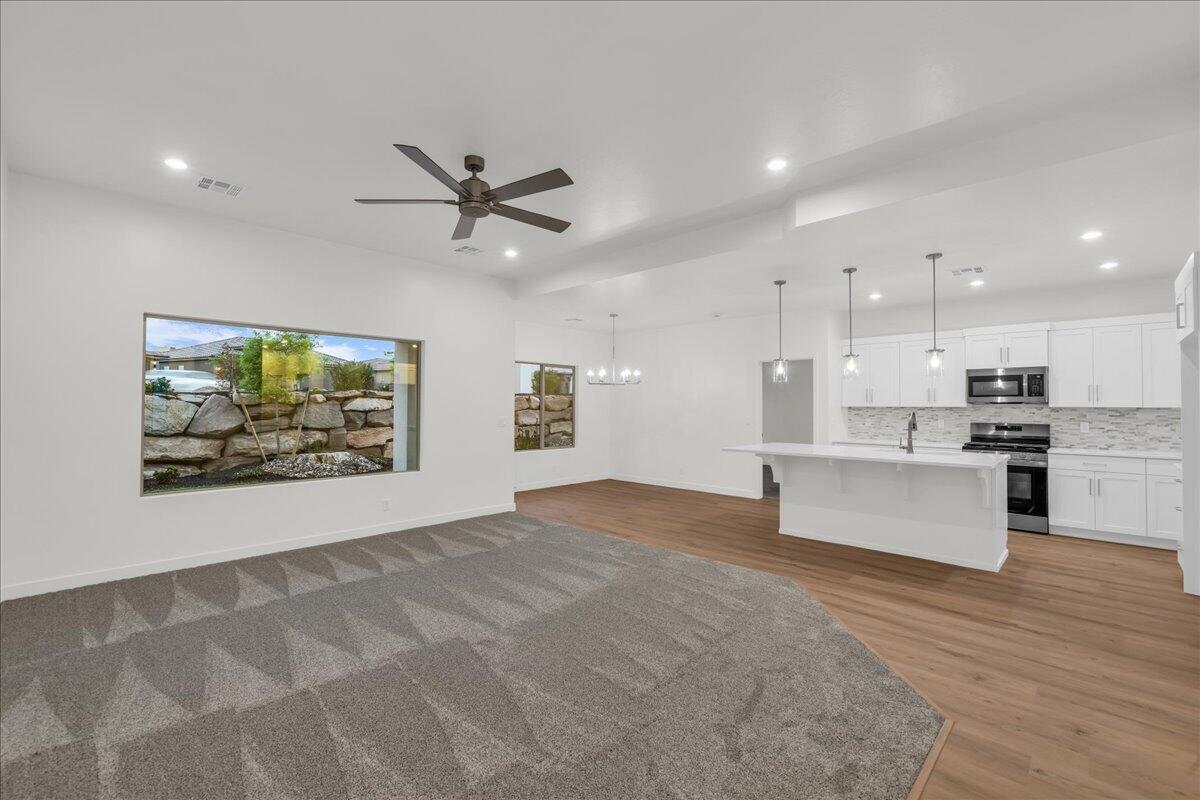 VARANO VISTAS AT DIVARIO - Residential