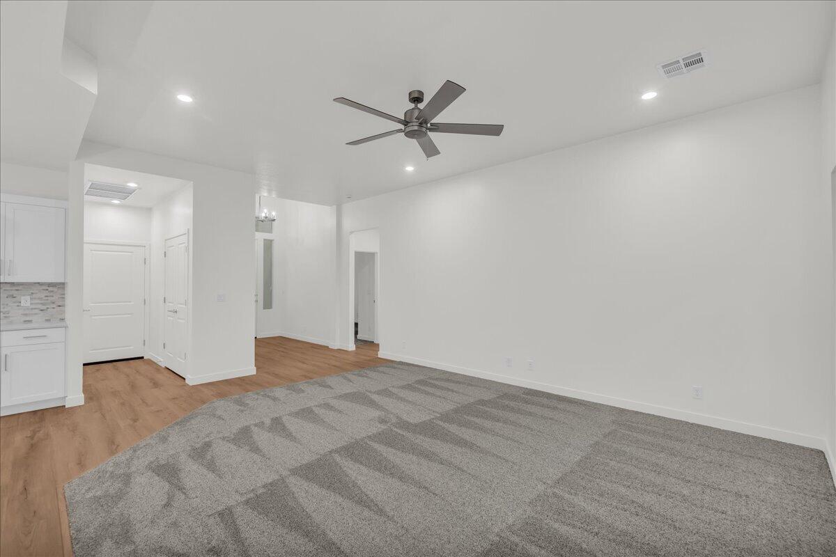 VARANO VISTAS AT DIVARIO - Residential