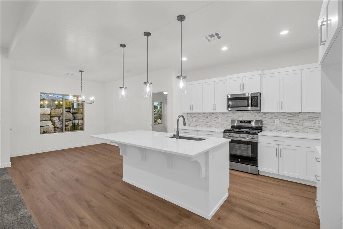 VARANO VISTAS AT DIVARIO - Residential