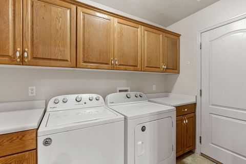 Tiny photo for 426 S COYOTE Way, Ivins, UT 84738 (MLS # 26-268480)