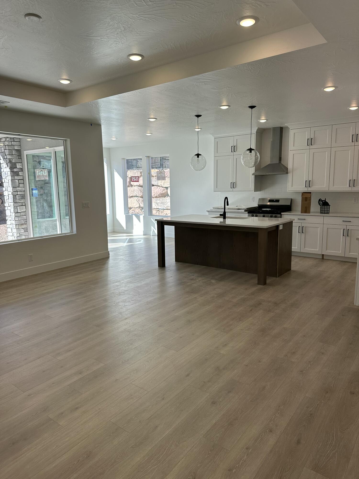 SALARNO HILLS AT DIVARIO - Residential