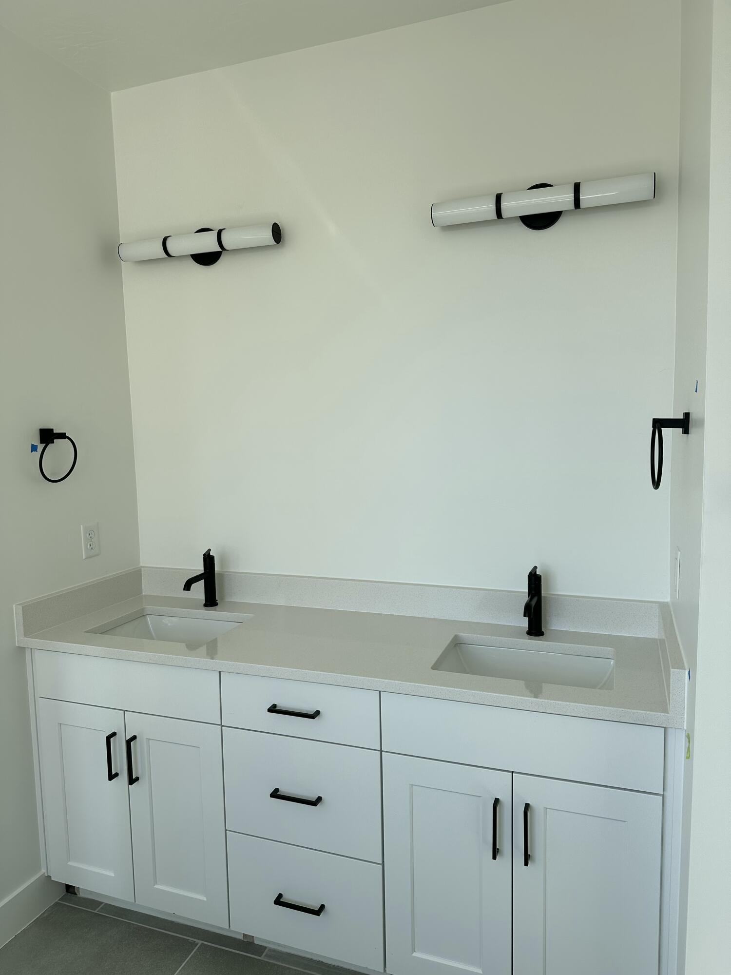 SALARNO HILLS AT DIVARIO - Residential