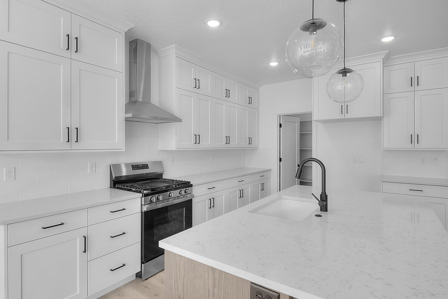 SALARNO HILLS AT DIVARIO - Residential