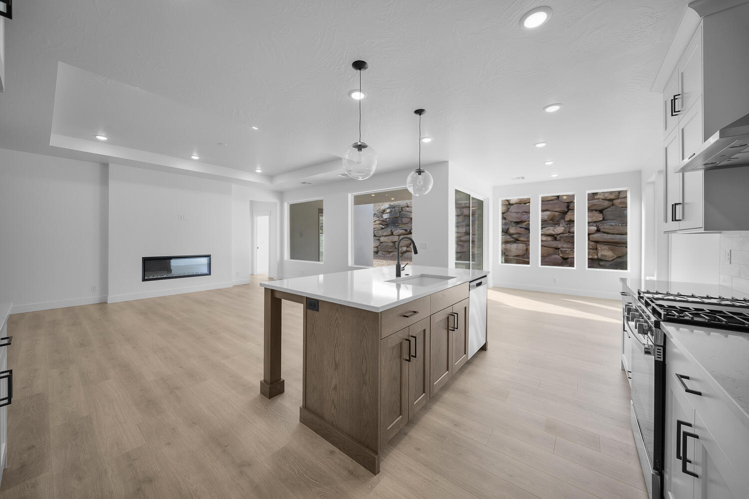 SALARNO HILLS AT DIVARIO - Residential