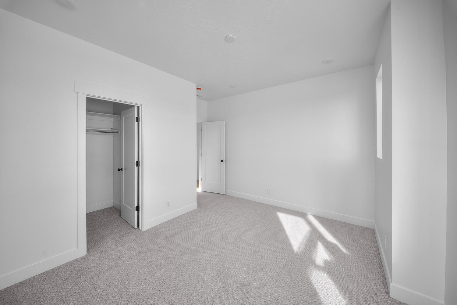 SALARNO HILLS AT DIVARIO - Residential