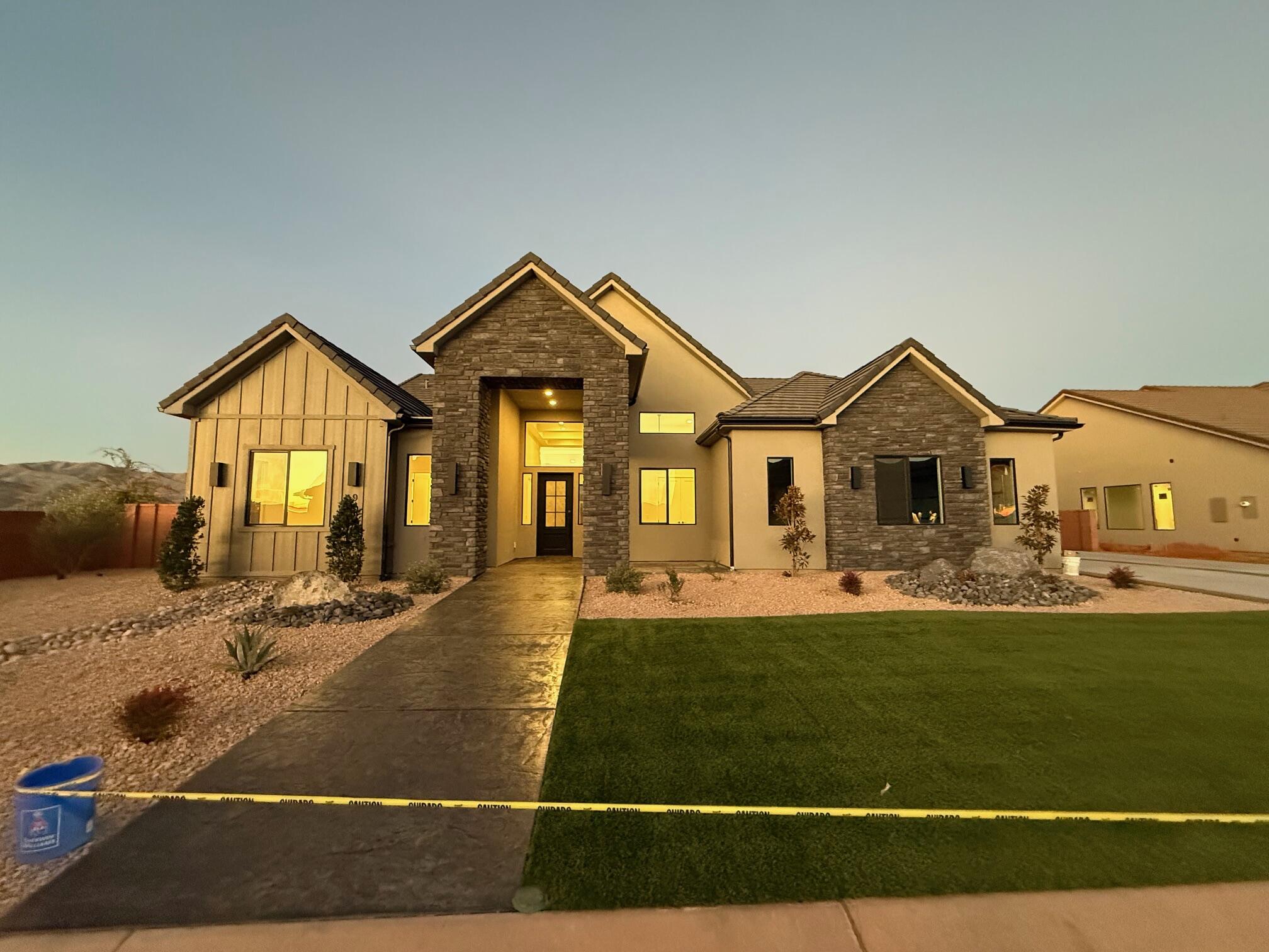 ONYX CANYON - Residential