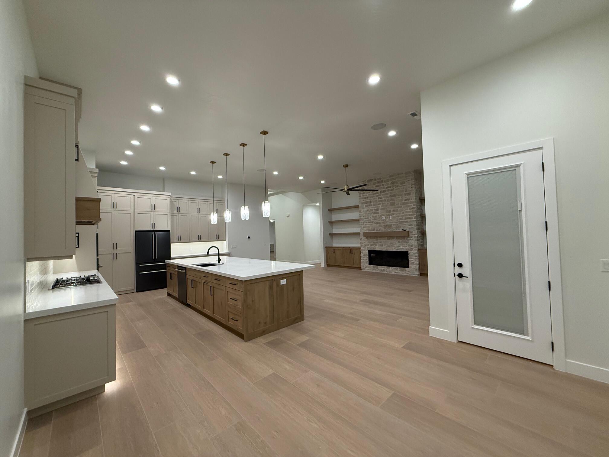 ONYX CANYON - Residential