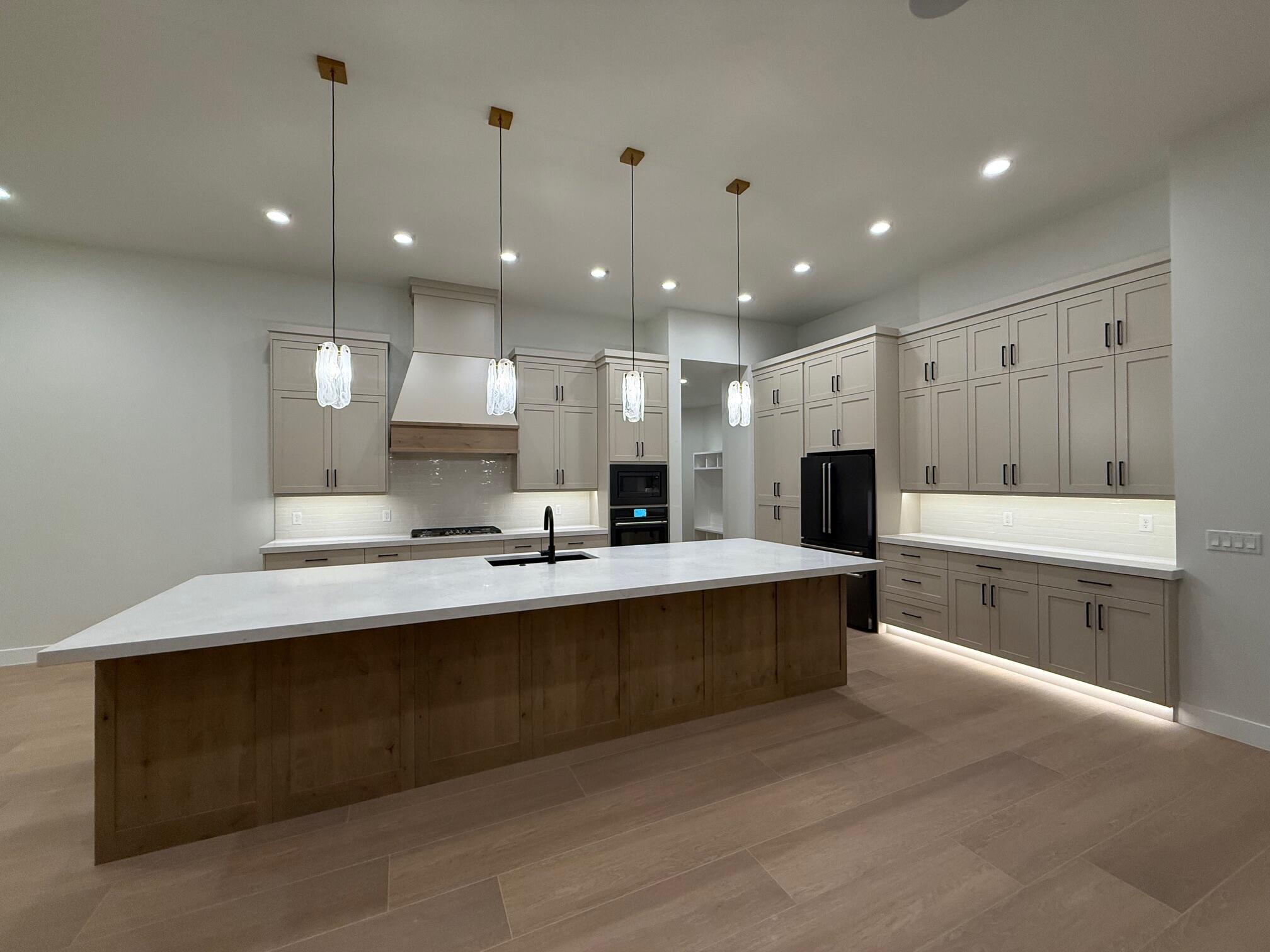 ONYX CANYON - Residential