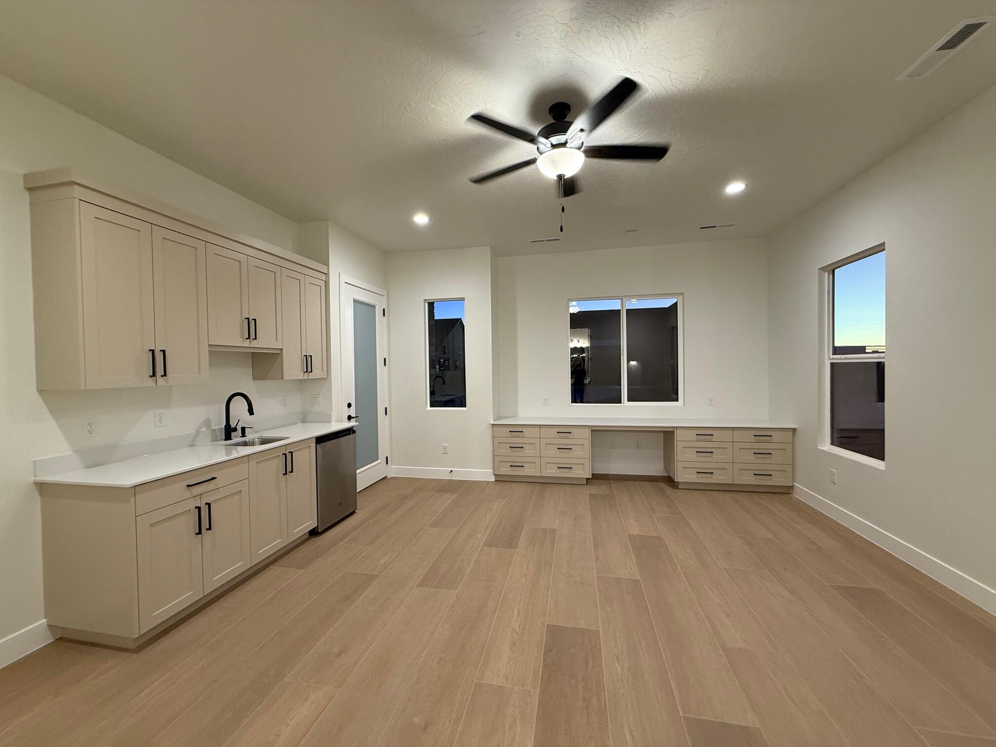 ONYX CANYON - Residential