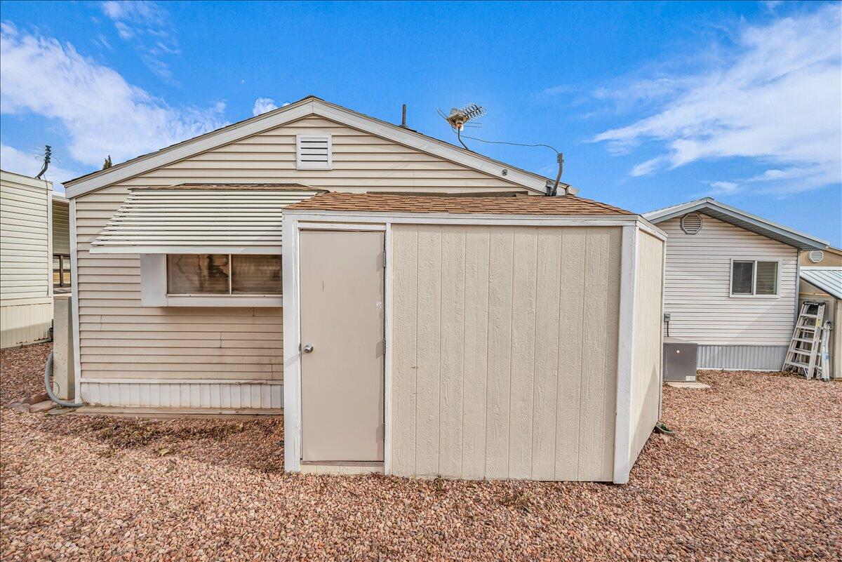 CANYON BREEZE RV RESORT - Residential