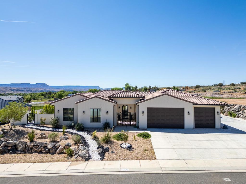 Photo of 323 W CENTER ST, Toquerville, UT 84774 (MLS # 26-271460)