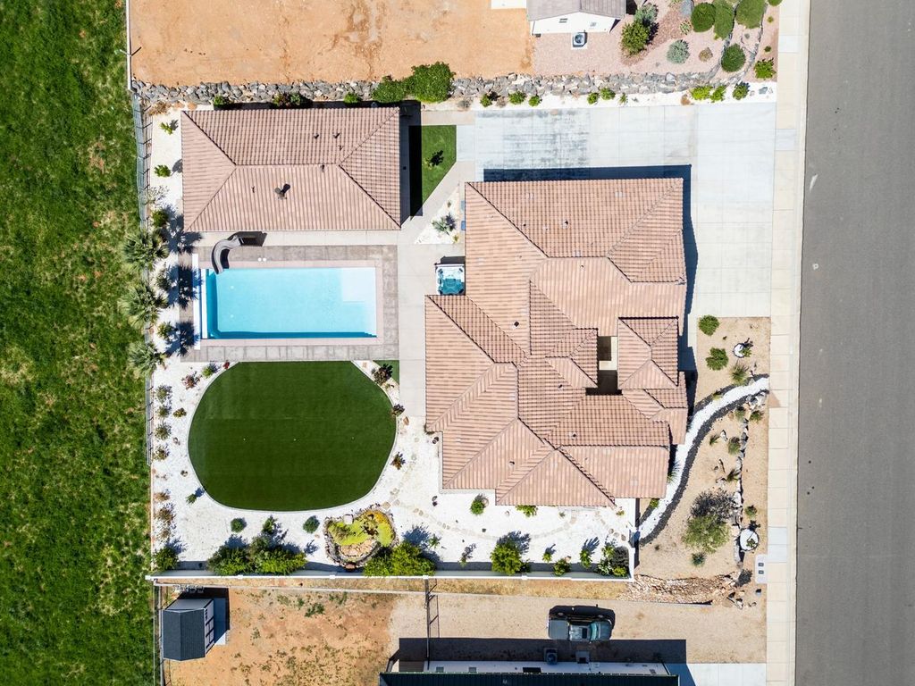 Photo of 323 W CENTER ST, Toquerville, UT 84774 (MLS # 26-271460)