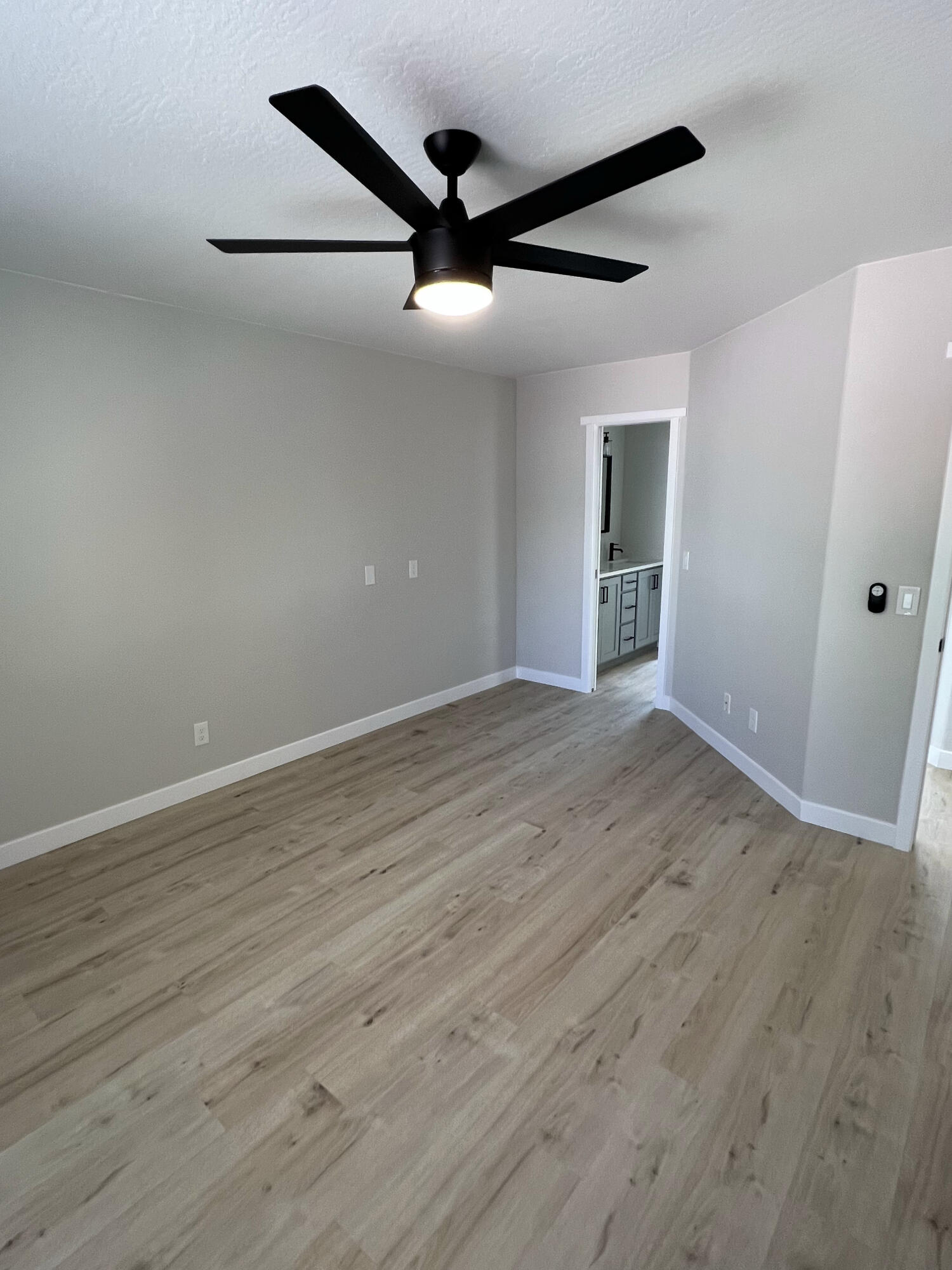 EASTMONT ACRES - Residential Income