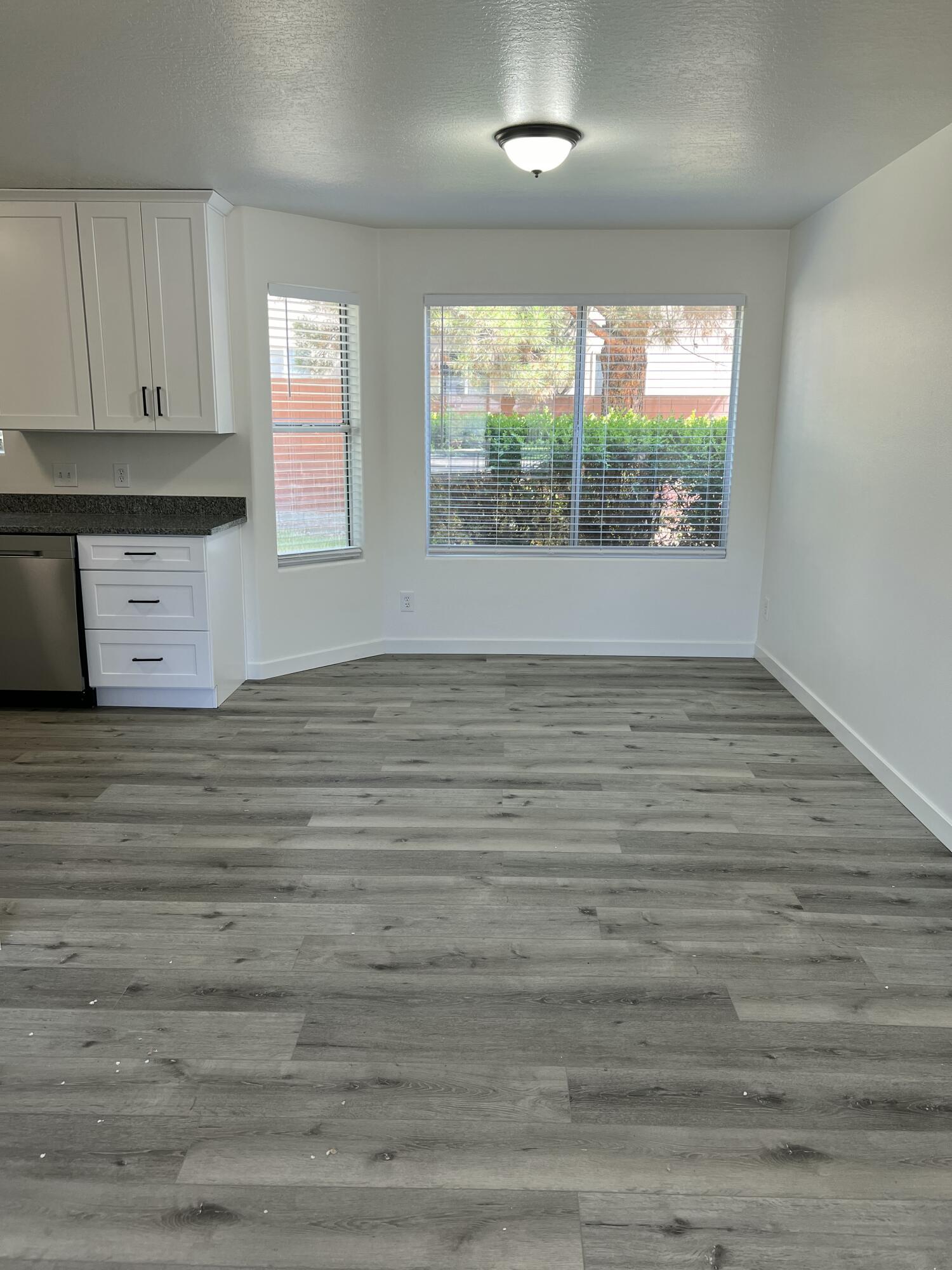 EASTMONT ACRES - Residential Income