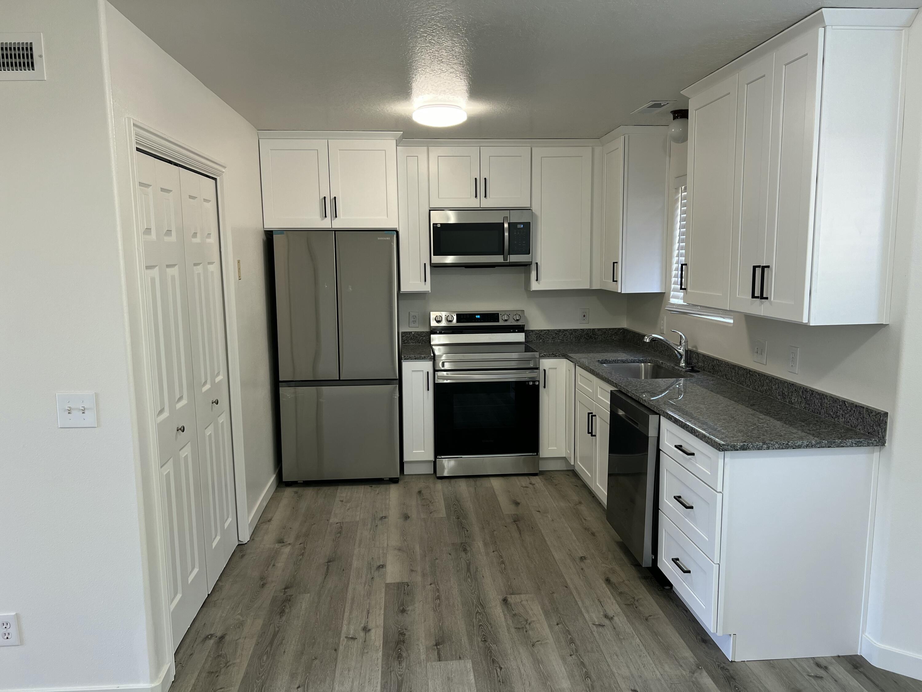 EASTMONT ACRES - Residential Income