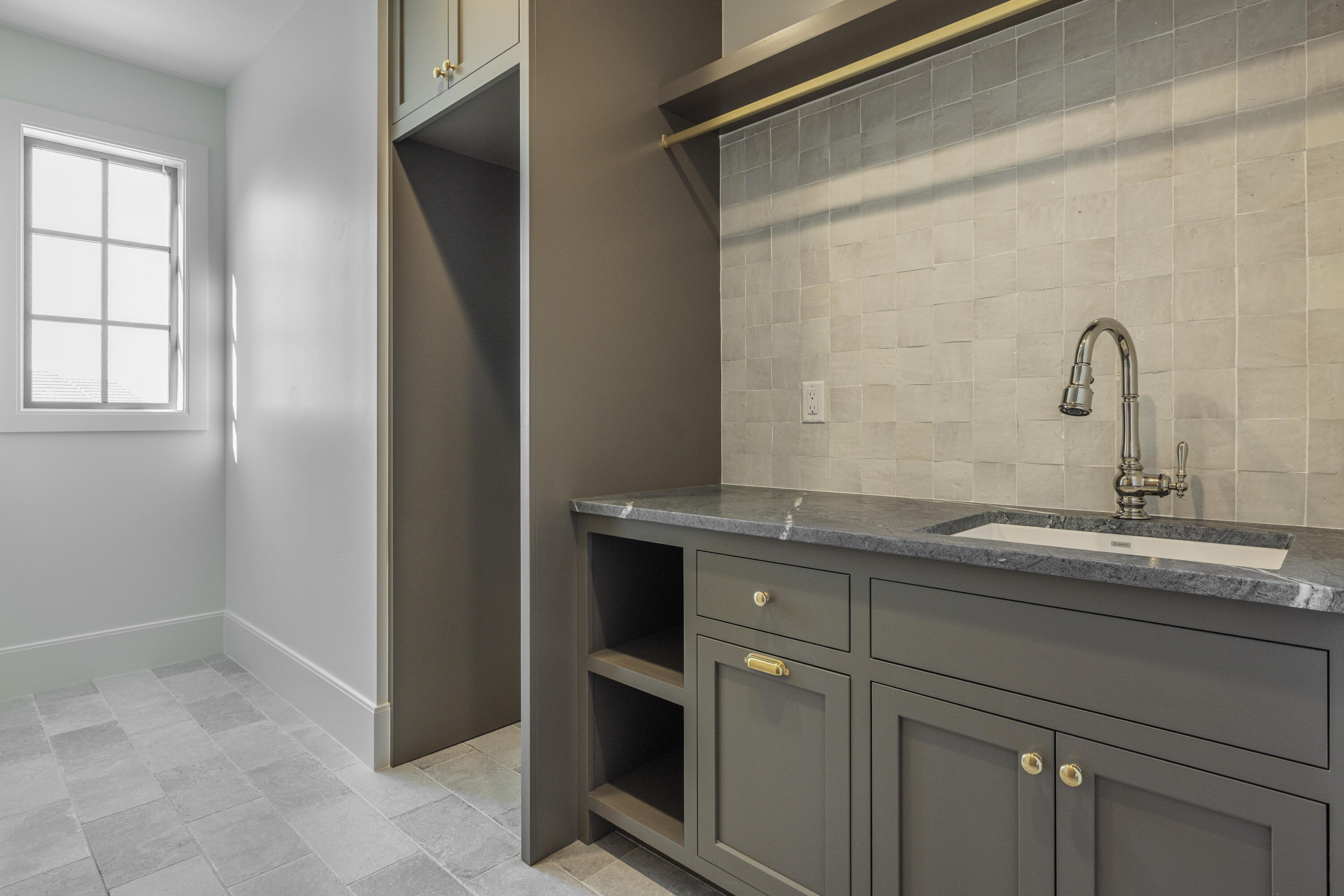 SUMMIT VIEW - Residential