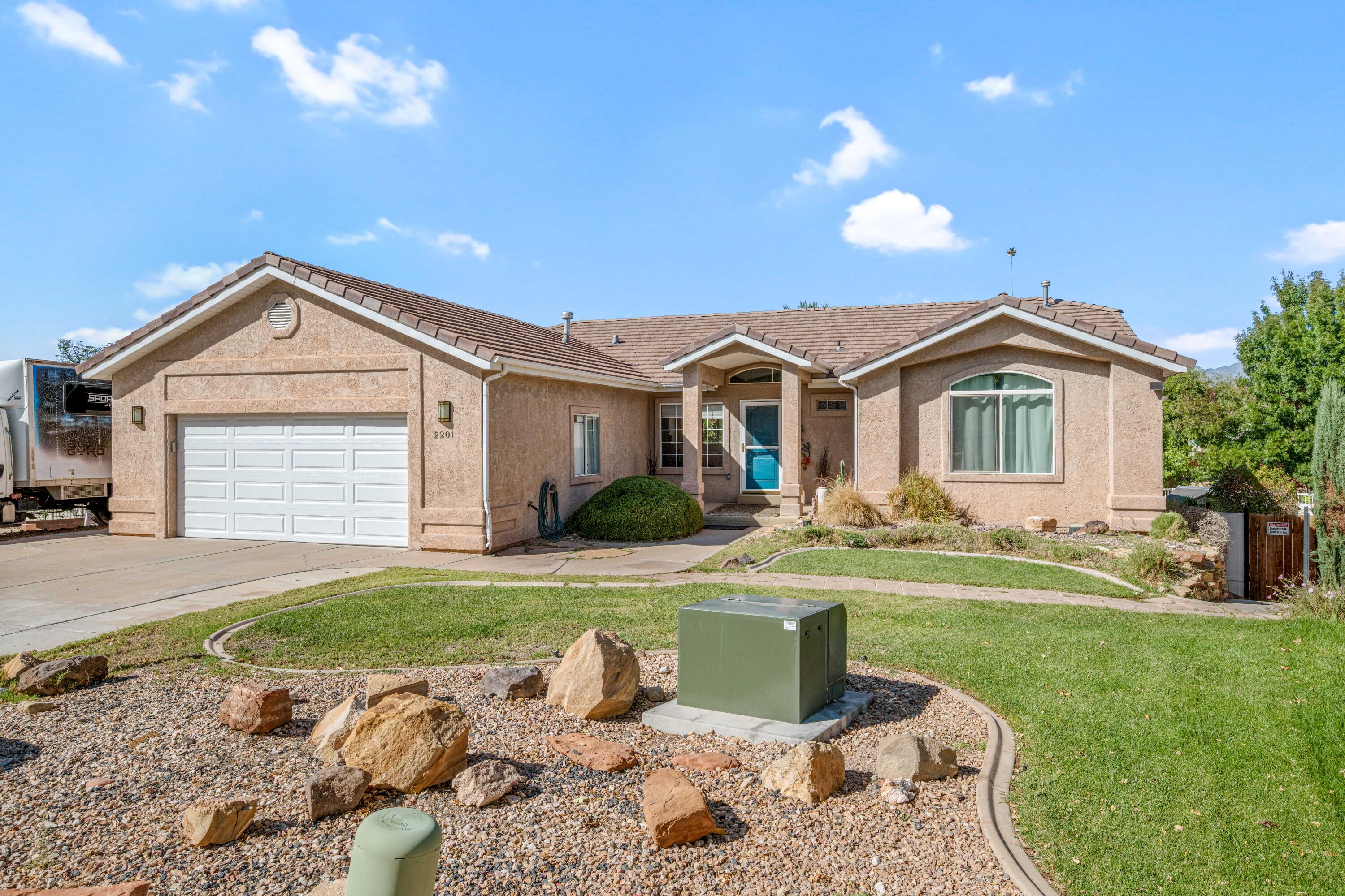 BLOOMINGTON HILLS - Residential