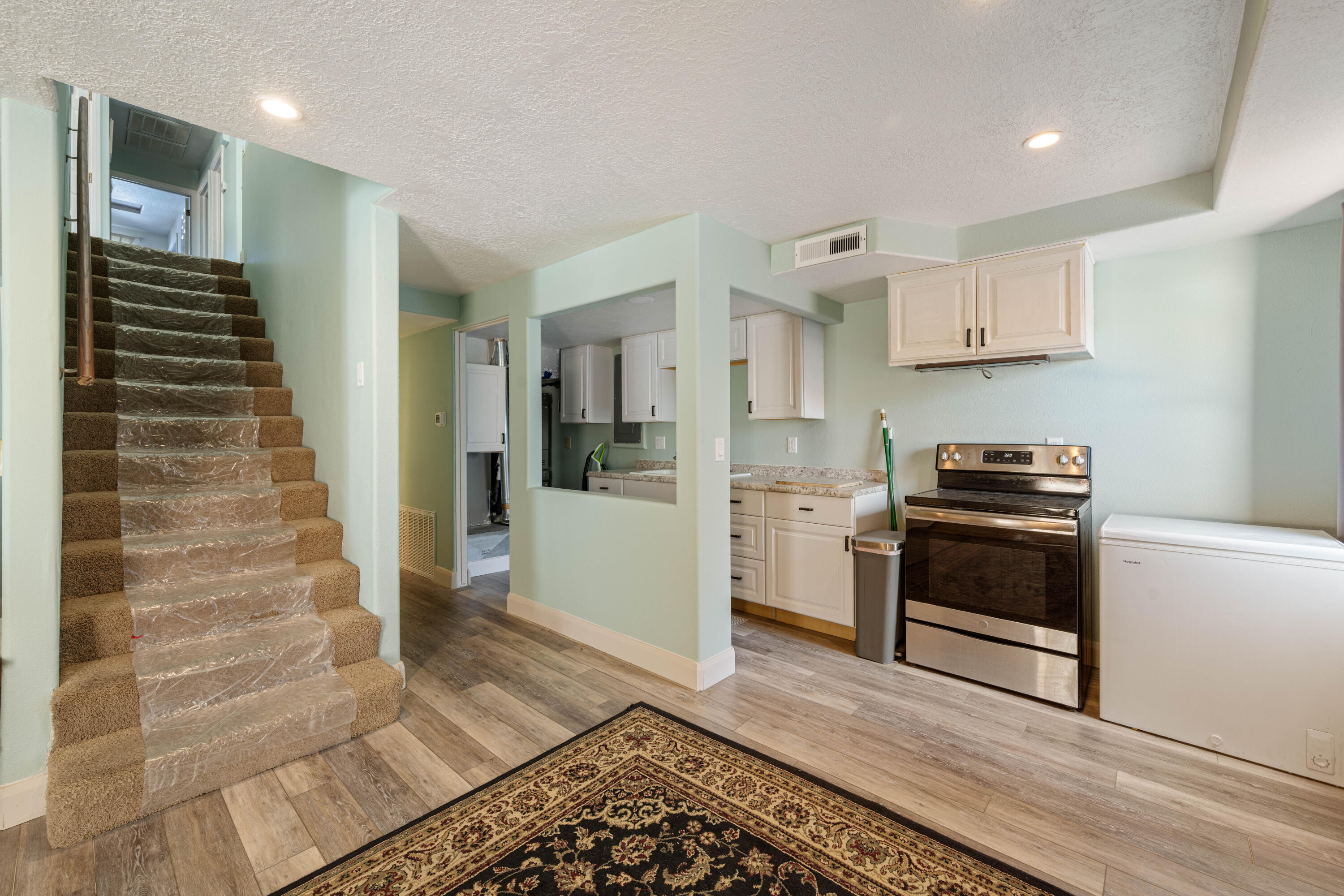 BLOOMINGTON HILLS - Residential