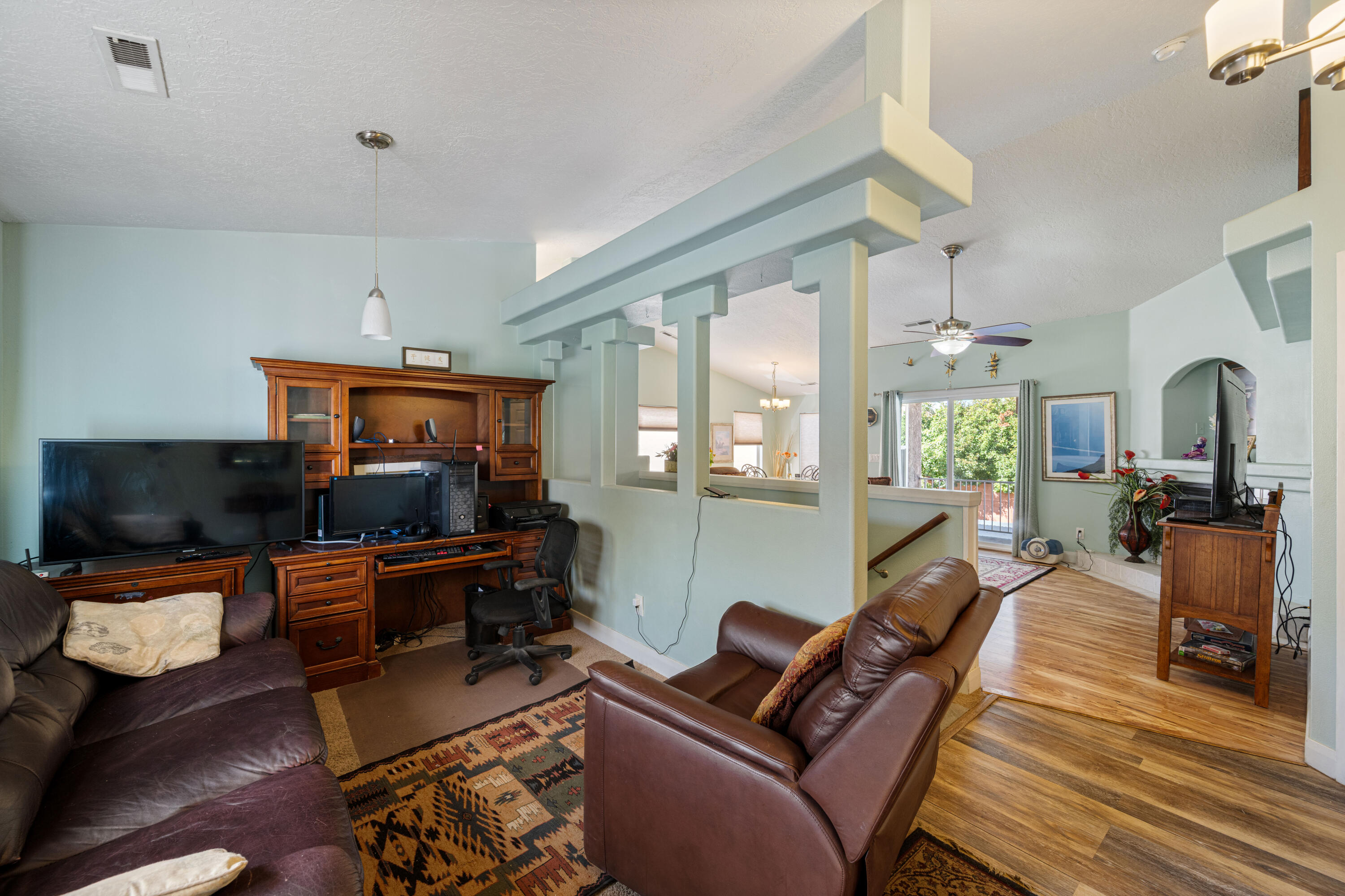 BLOOMINGTON HILLS - Residential