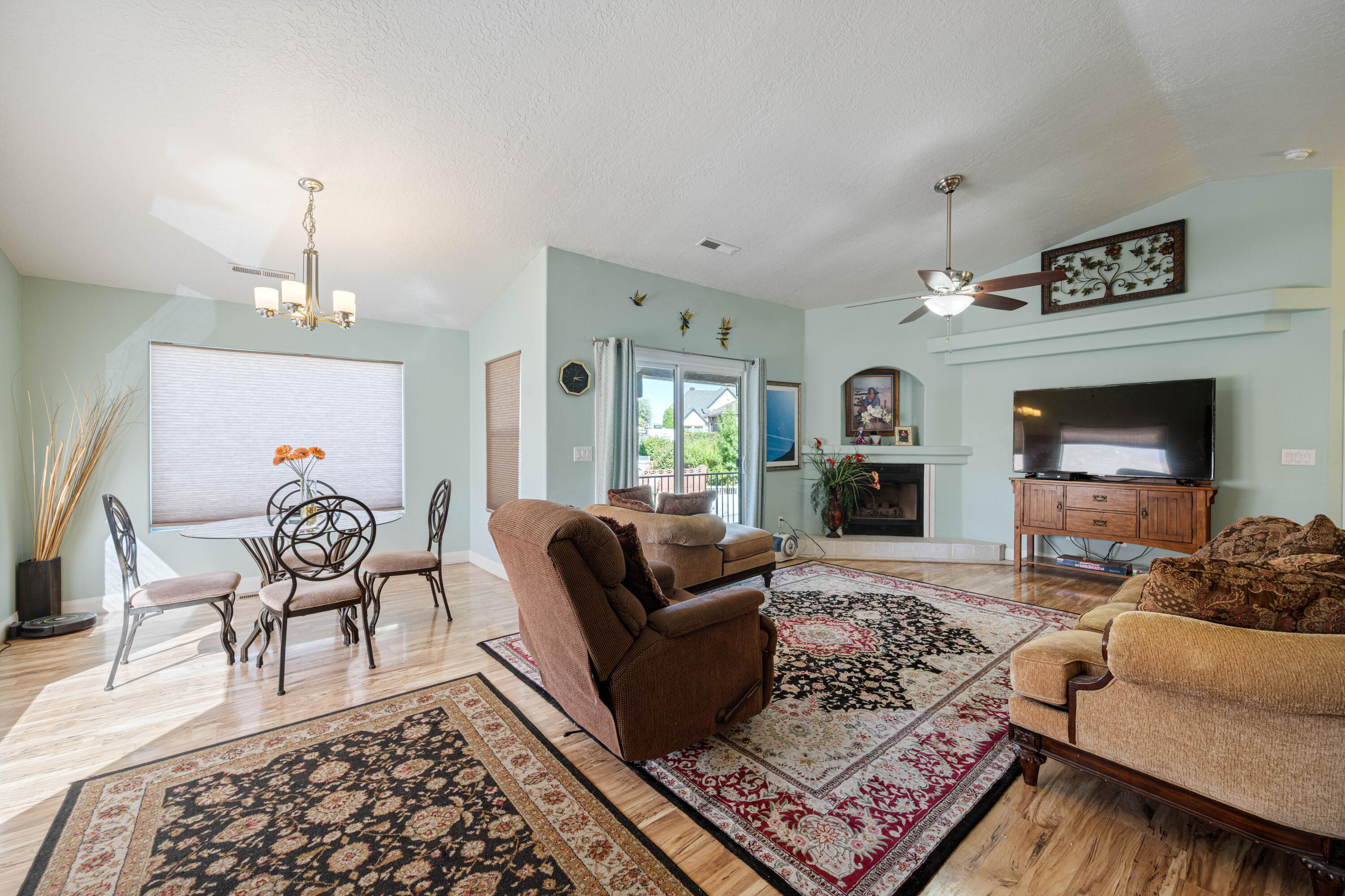 BLOOMINGTON HILLS - Residential