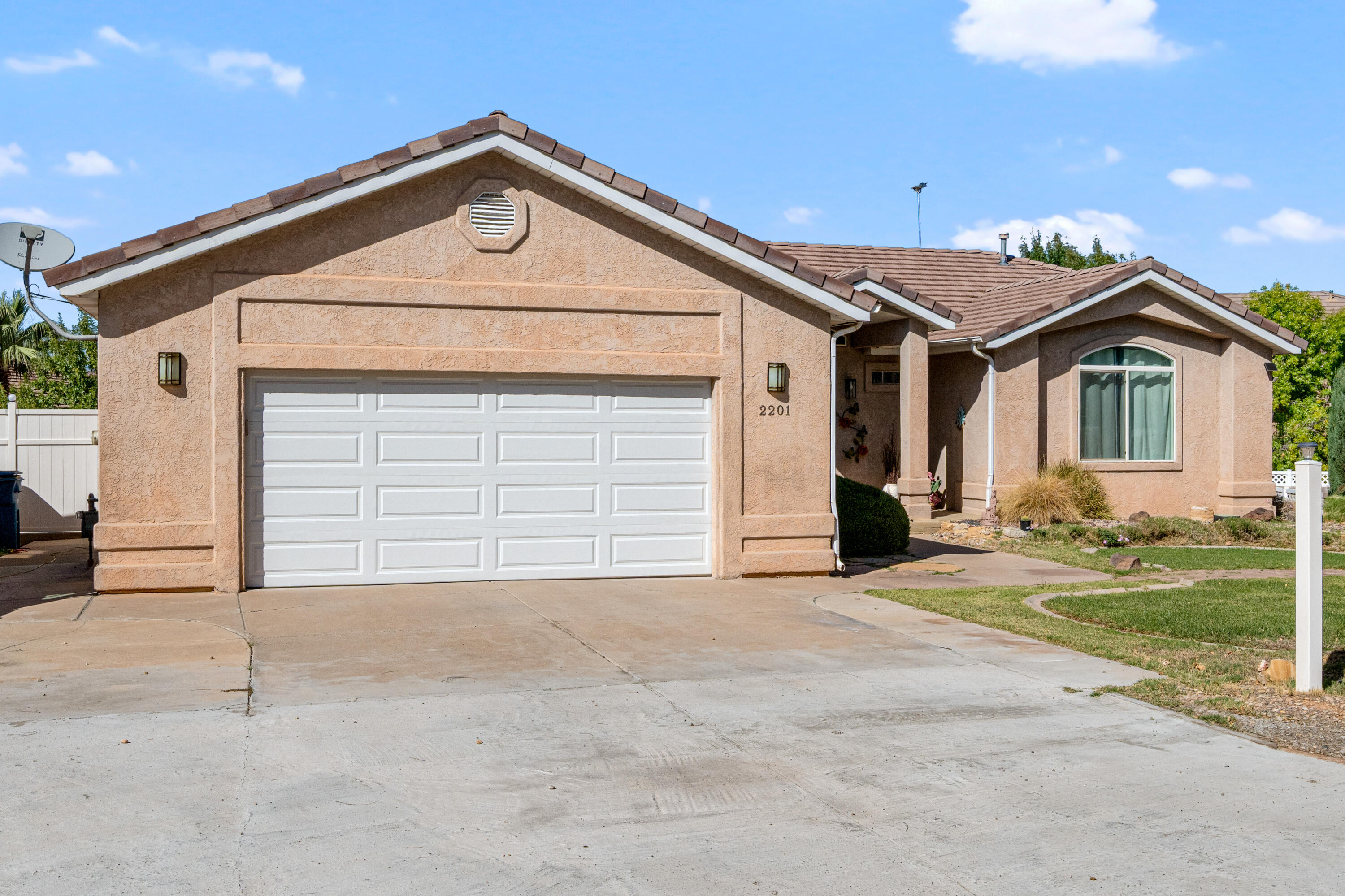 BLOOMINGTON HILLS - Residential