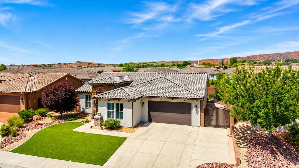 Photo of 857 N VIA DEL SOL, Washington, UT 84780 (MLS # 26-273389)