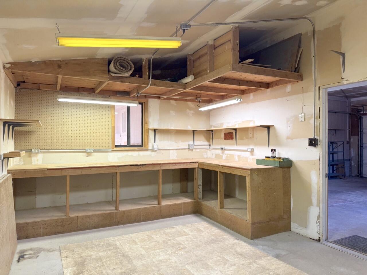 LAVA BLUFF MOBILE HOME PARK - Residential