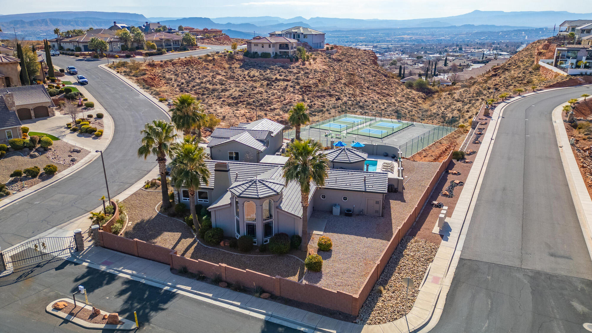 LION'S HEAD HILLTOP ESTATES AT GREEN SPRINGS - Residential