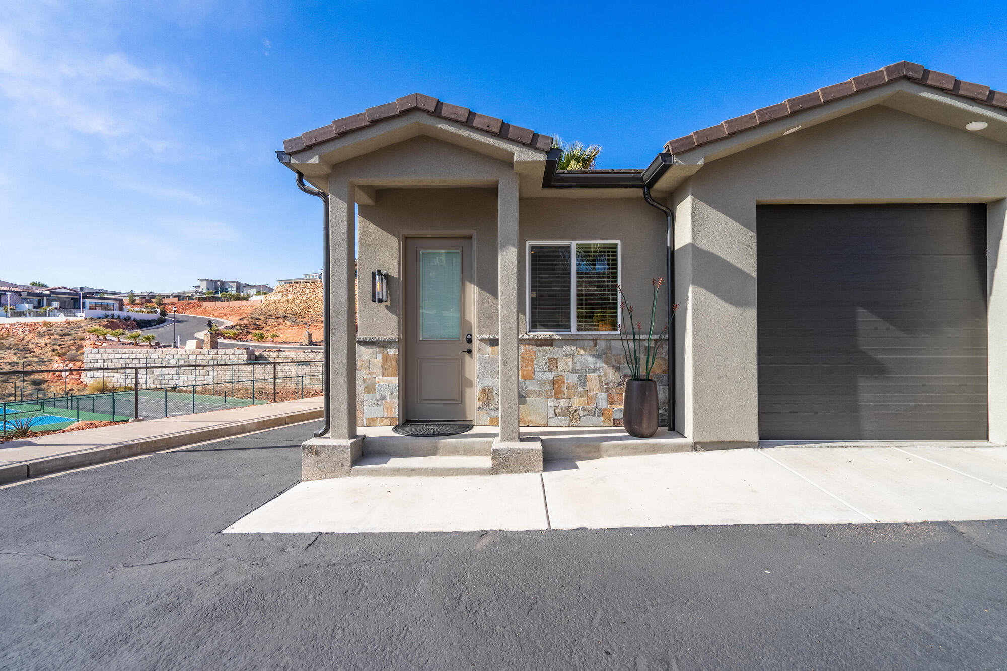 LION'S HEAD HILLTOP ESTATES AT GREEN SPRINGS - Residential