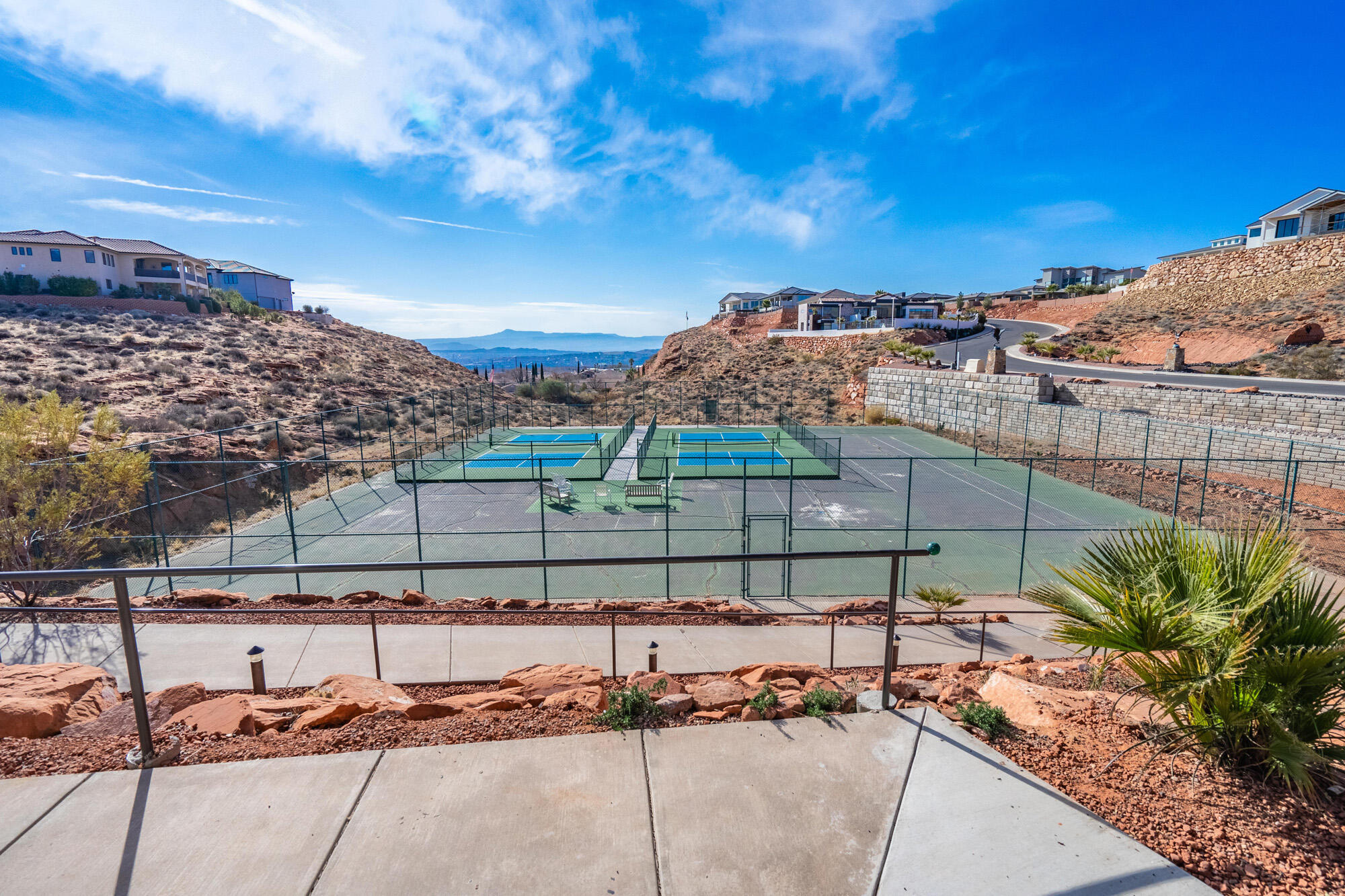 LION'S HEAD HILLTOP ESTATES AT GREEN SPRINGS - Residential