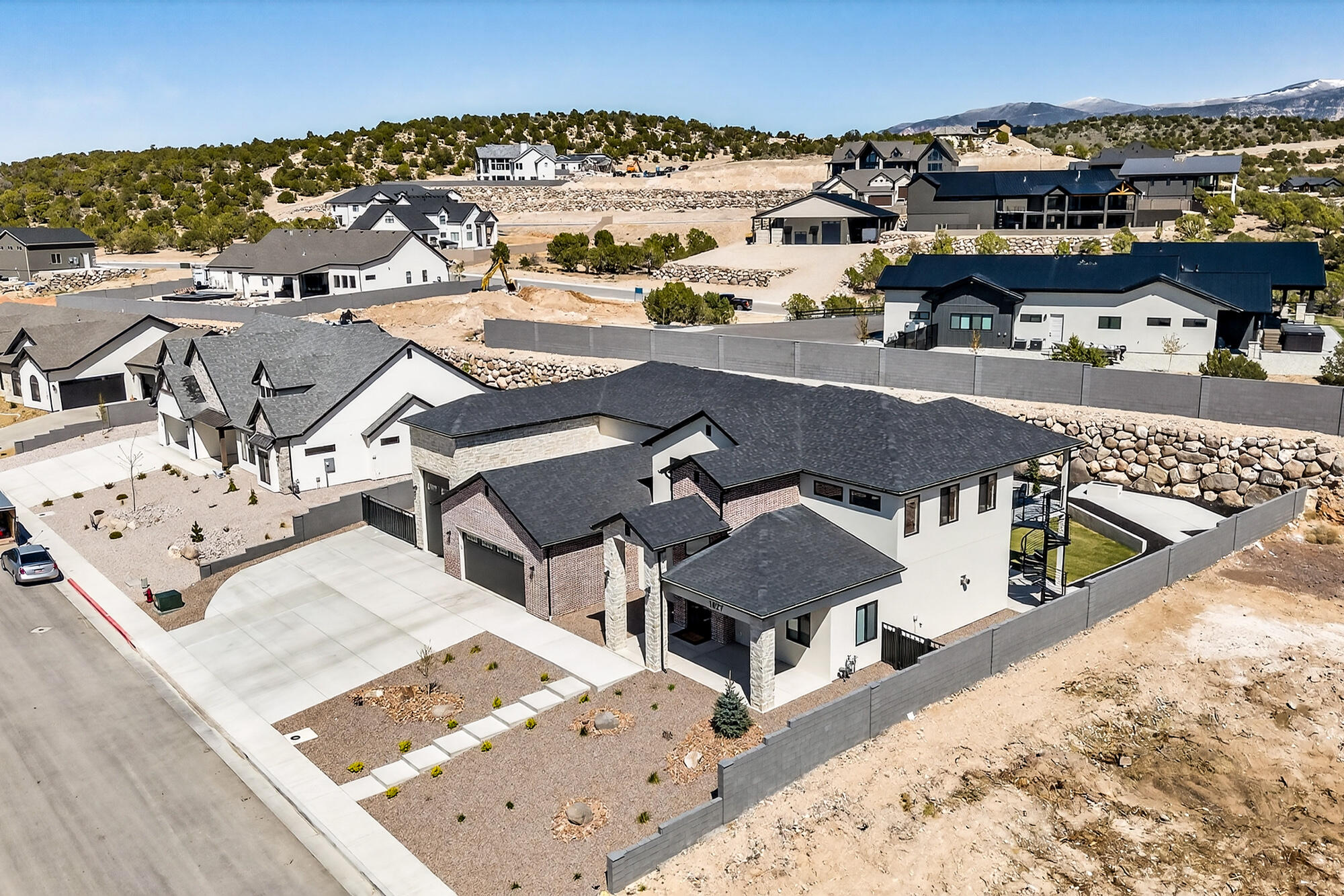 SADDLE BACK RIDGE - Residential